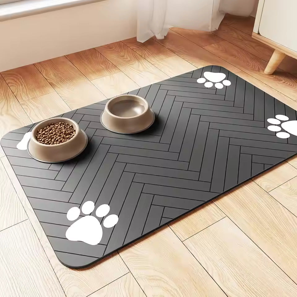 Rutschfeste & Saugfähige Fressunterlage für Hunde – Sauber, Trocken & Sicher