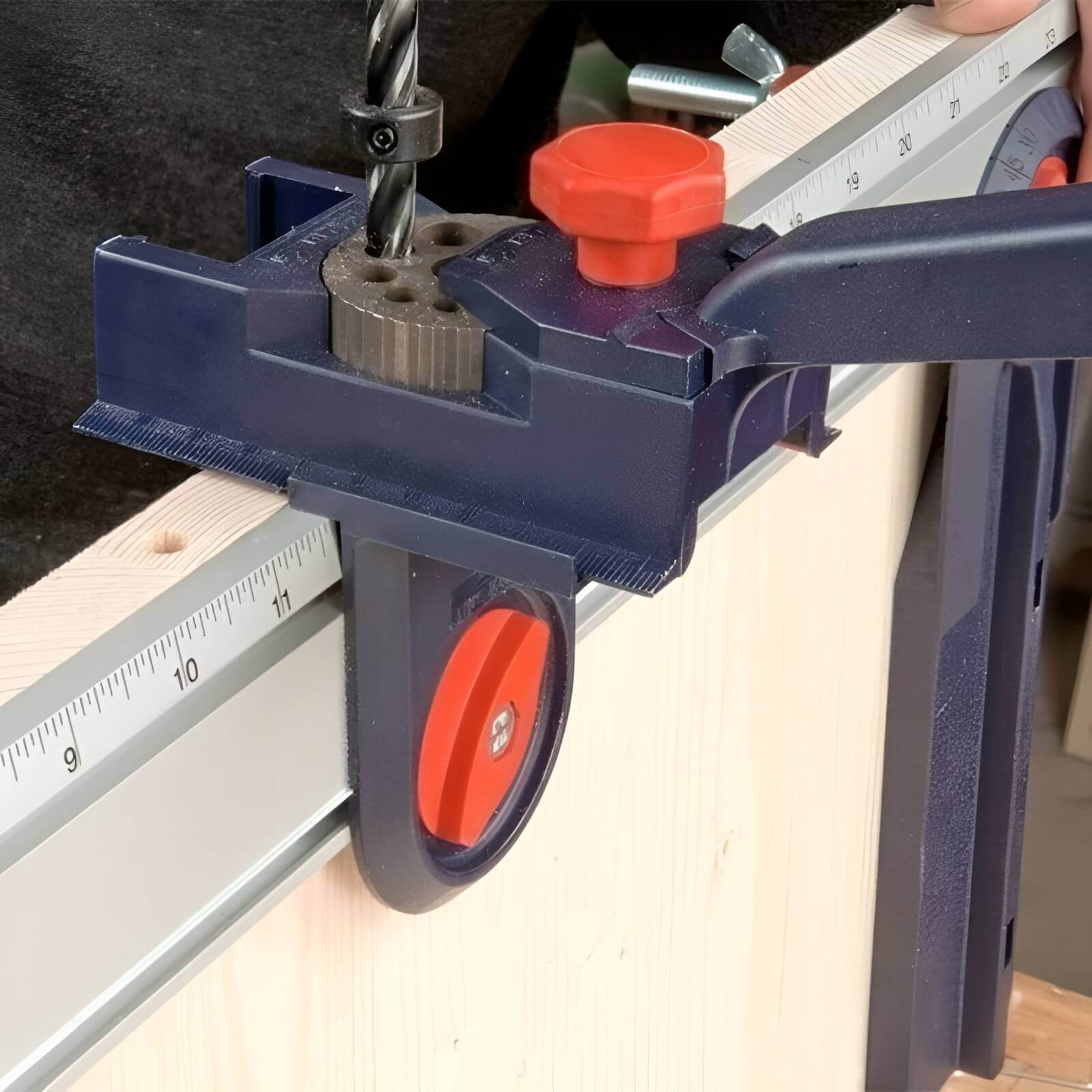DrillAligner™ | Multifunktionale Dübelbohrerführung [Letzter Tag Rabatt]